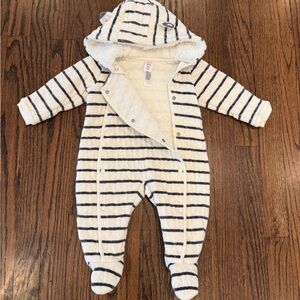 LIKE NEW Nordstrom Baby Quilted Fleece-Lined Hooded Bunting Pram Suit 6 month